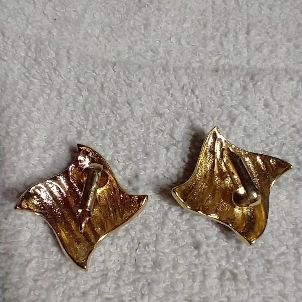 Goldtone blue clip earrings square